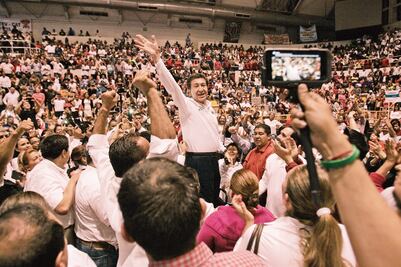 Héctor va por una solución con la UV