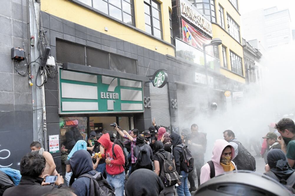 Representantes de los empresarios en la CDMX hicieron un llamado a los afectados para presentar denuncias penales por los destrozos. Foto: ARCHIVO EL UNIVERSAL