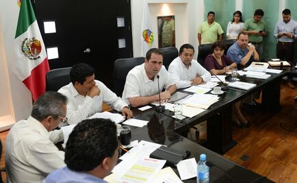 Comparece secretario de finanzas de Quintana Roo ante Congreso del Estado
