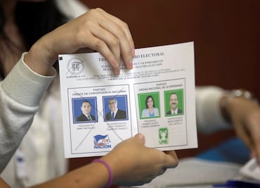 Cierran los colegios electorales en Guatemala