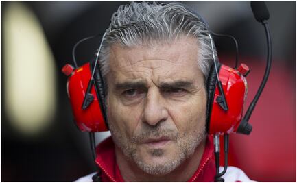 Exjefe de Ferrari conduce ambulancia durante contingencia