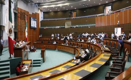 Maestros de la Ceteg protestan en Congreso de Guerrero