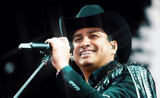 Julión Álvarez reacciona a la detención de su supuesto piloto en Honduras