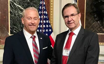 Ronald Johnson protesta como embajador de EU en México; asiste Esteban Moctezuma