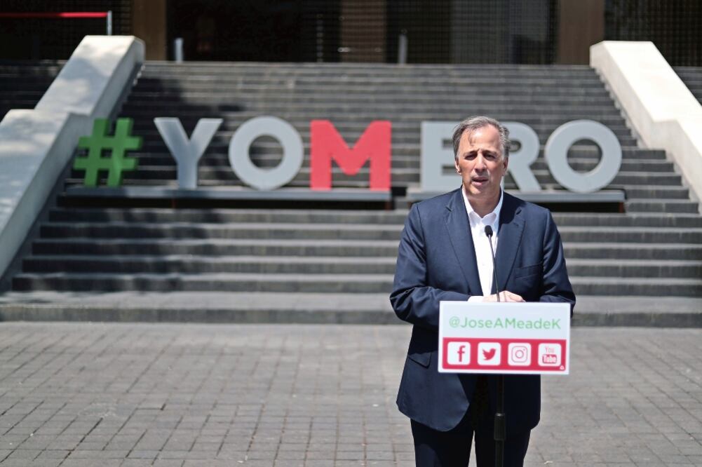 En la sede del PRI, José Antonio Meade aseguró que las propuestas de la oposición ponen en riesgo al país. Foto: ALEJANDRO ACOSTA. EL UNIVERSAL 