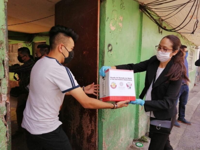 Entrega embajador de Qatar paquetes alimentarios a pobladores de Neza