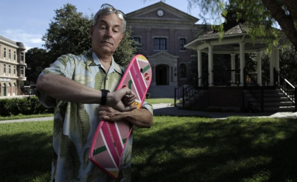 "Volver al futuro" toca el éxito como esfera de adivino 