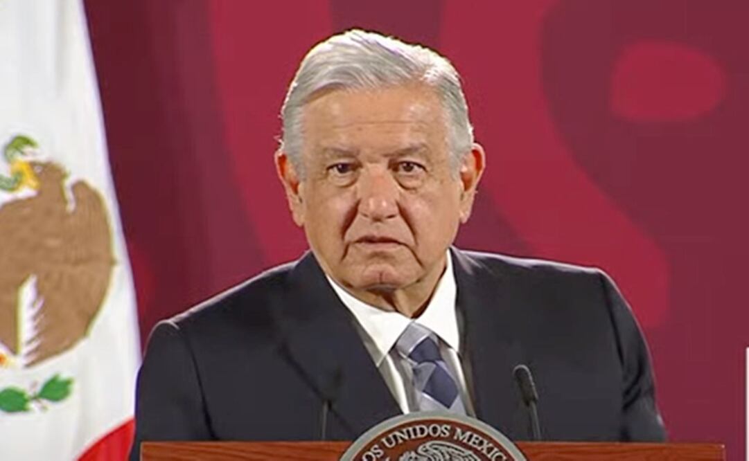 El presidente López Obrador recordó que han usado su nombre para tratar de engañar a funcionarios públicos. Foto: Especial