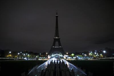 Torre Eiffel apagará sus luces en honor a víctimas de nuevo atentado