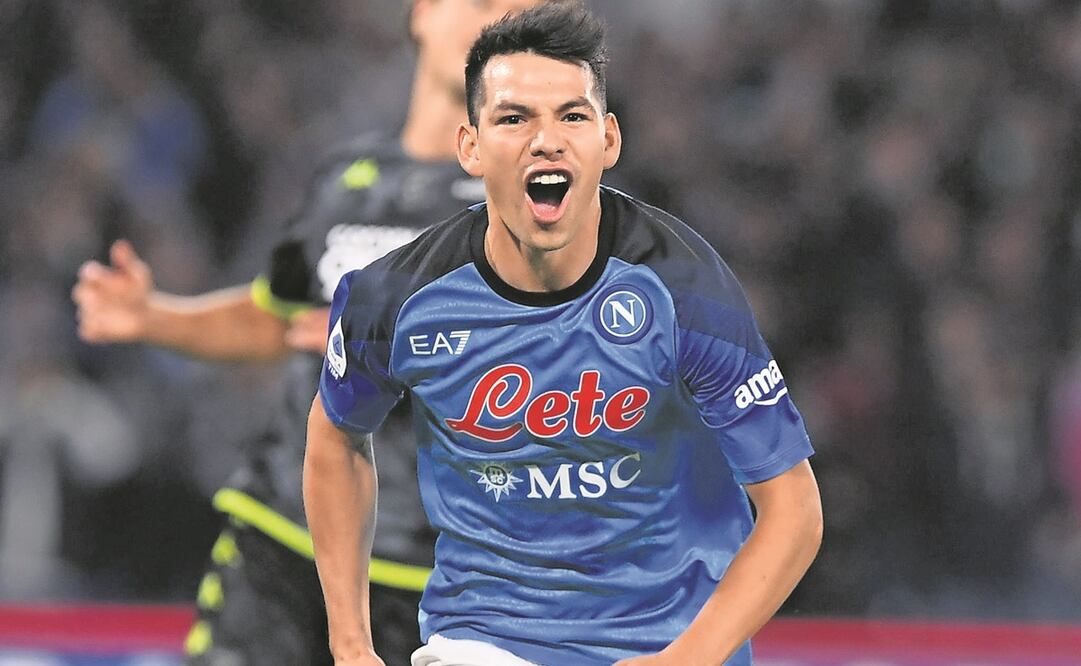 Lozano festeja un gol con la camiseta del Napoli / Foto: EFE