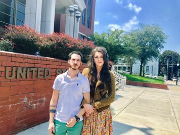 Transgénero demanda a Amazon por discriminación