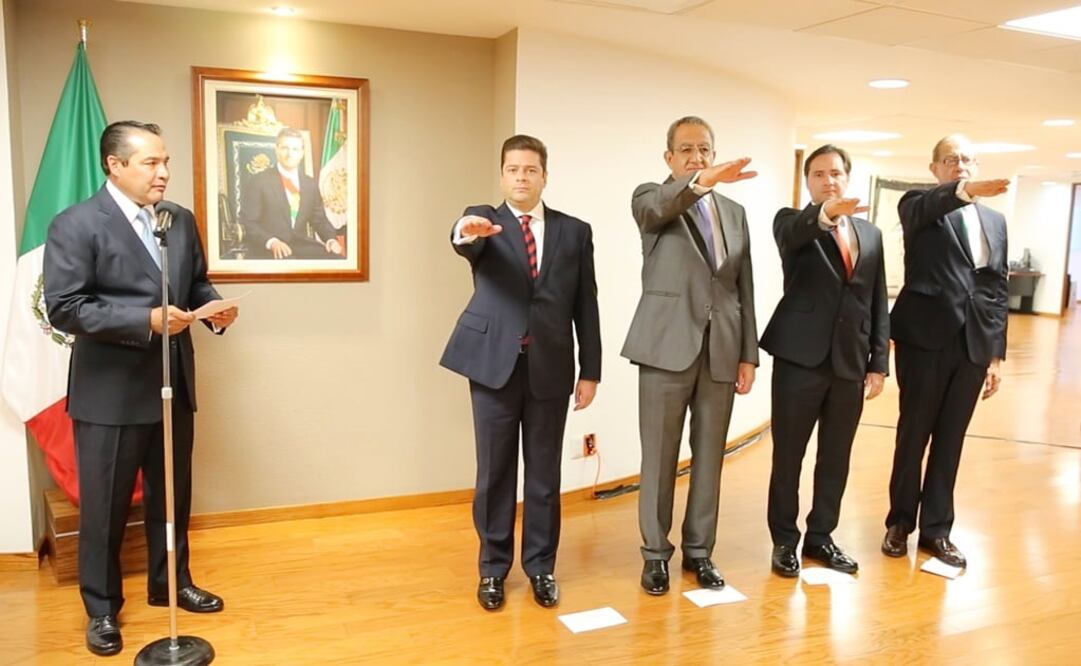 El secretario de Desarrollo Social, Luis Miranda, tomó protesta a cinco nuevos funcionarios (Foto: Perla Miranda)