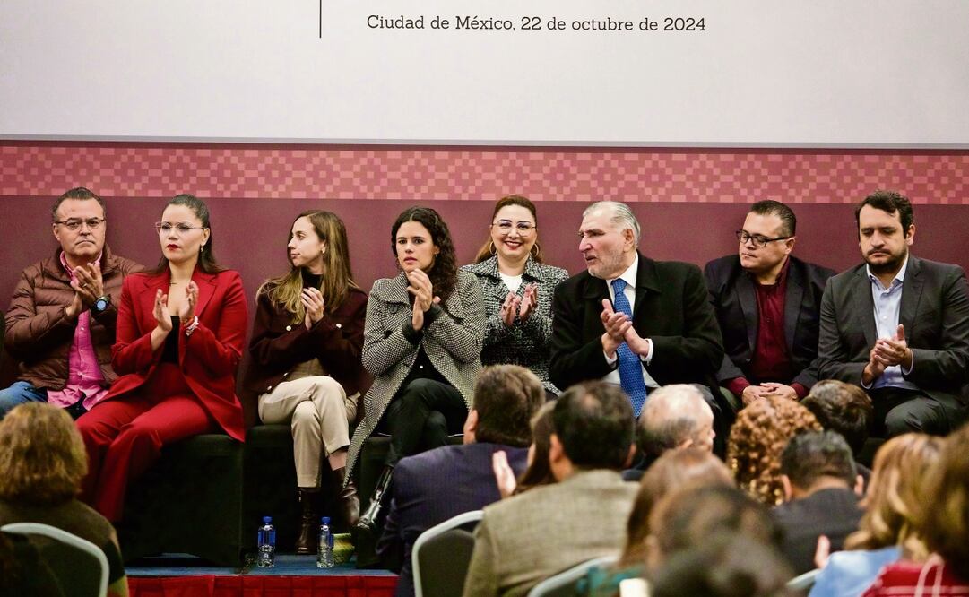 En un encuentro privado de la cúpula de Morena en un hotel del Centro de la Ciudad de México, Andrés Manuel López Beltrán dijo que nadie debe pelear por cargos. Foto: Especial