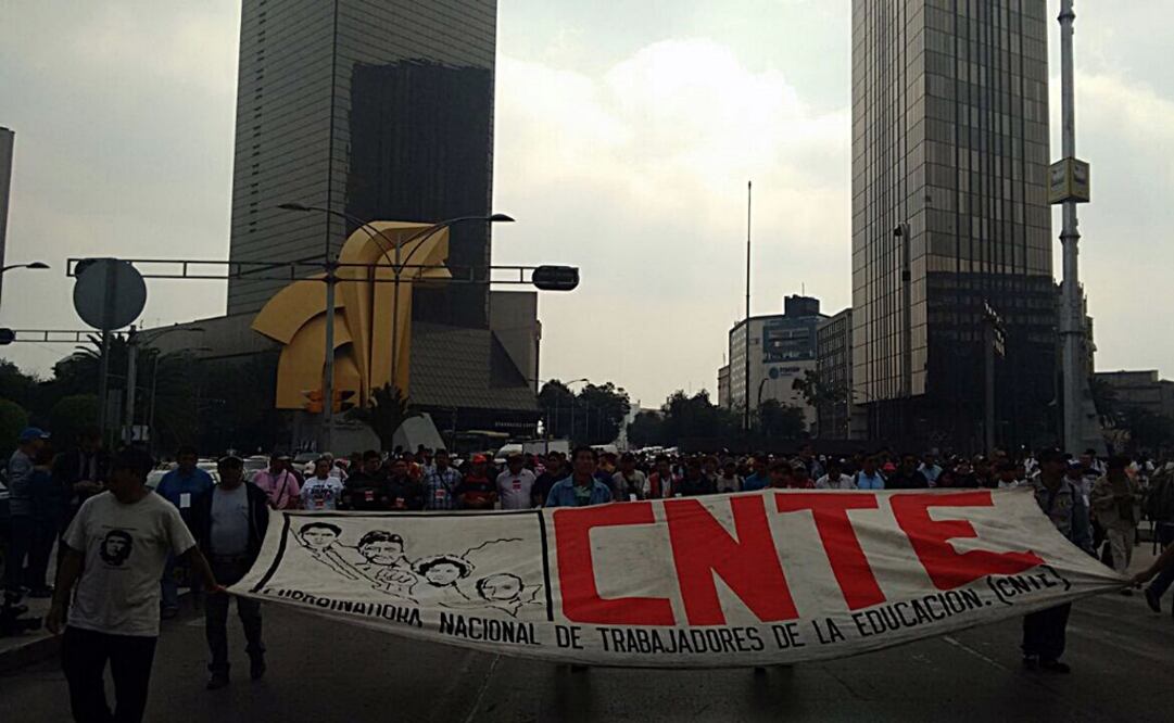 Integrantes de la CNTE marchan por Avenida Reforma. /Teresa Moreno - EL UNIVERSAL