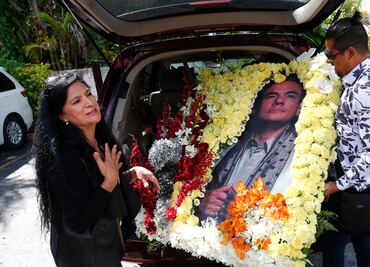 José José es despedido por familiares y fans en Miami