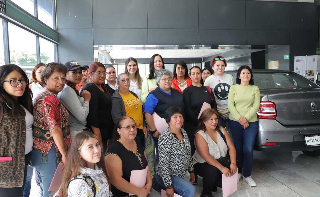 La alcaldía Álvaro Obregón, en alianza con Grupo GoCar y Renault, impartió el primer curso práctico de mecánica básica en el que participaron 25 vecinas. Foto: Especial