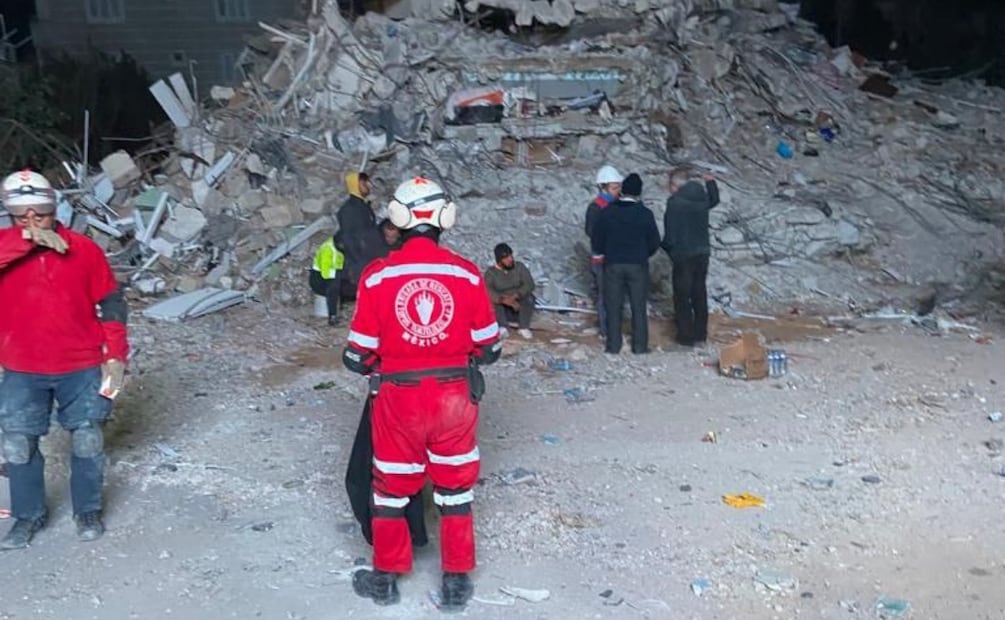 Rescatistas mexicanos participaron en las labores de emergencia tras el terremoto ocurrido en Turquía en 2023. Foto: @topos