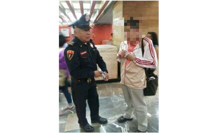 Hombre convulsiona y policías lo auxilian en Metro División del Norte