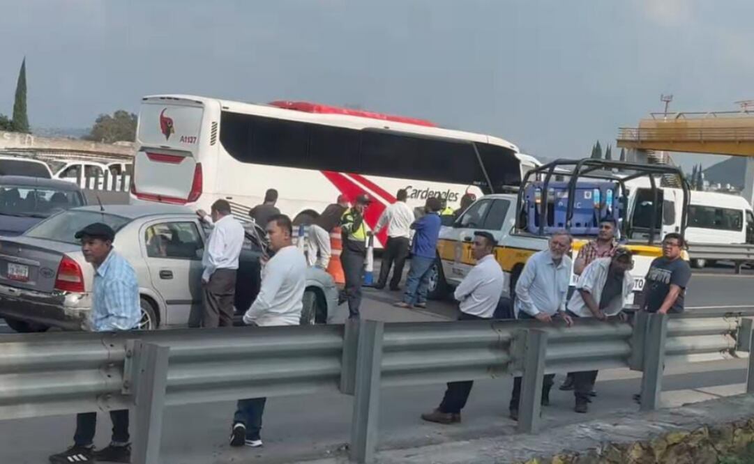 Este miércoles, un grupo de personas bloquearon la autopista México-Puebla, en la alcaldía Iztapalapa (30/10/2024). Foto: Especial
