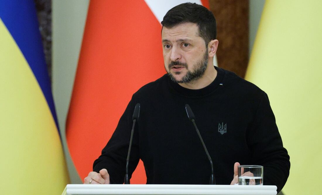 Volodímir Zelensky presenta el dron llamado Peklo (Infierno). Foto: EFE