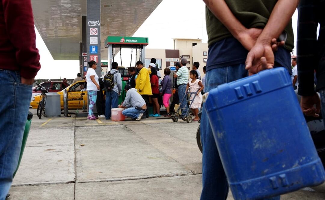 The Gulf Cartel stores stolen fuel in their camps, while small criminal gangs do so in private residences and dens along federal highways - Photo: Edwin Hernández/EL UNIVERSAL