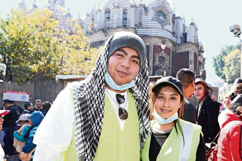 Griselda y Brandon Cortés dicen que lo más difícil en su camino a La Villa fue el clima, puesto que las temperaturas bajas hacían más difícil su camino. (BERENICE FREGOSO. EL UNIVERSAL)