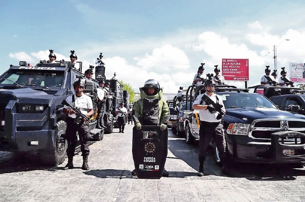 En el operativo en territorio hidalguense se revisaron 9 mil 300 personas y 2 mil 400 vehículos; también se clausuraron 31 deshuesaderos. (FUERZA CONAGO HIDALGO)