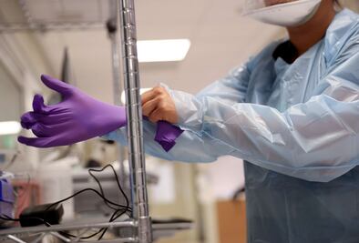 Por falta de mascarilla N95, muere enfermera que atendió a pacientes de Covid-19 en EU