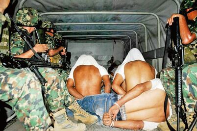 Ordenan libertad de 70 autodefensas, pero no a Mireles