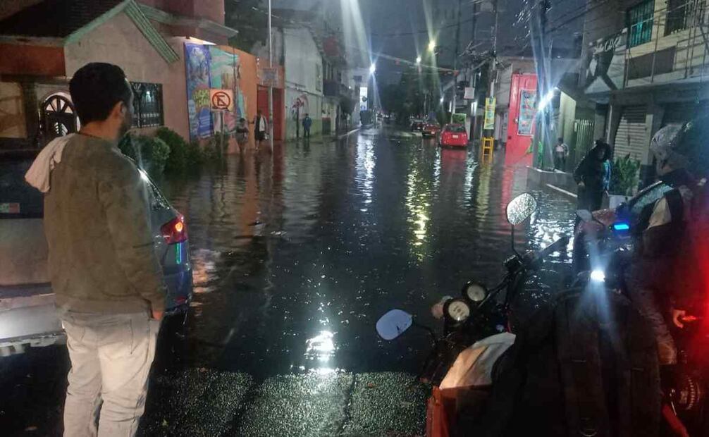Lluvia provoca inundaciones en Nezahuacóyotl. Foto: Especial