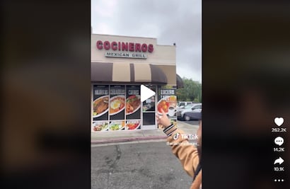 Dueño de restaurante mexicano en EU amenaza a vendedora de tamales