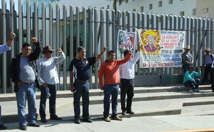 Sección 22 protesta en Congreso de Oaxaca