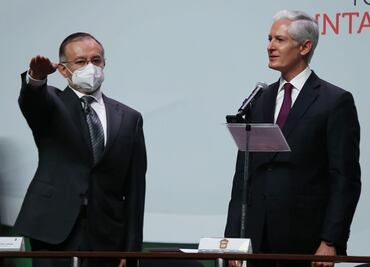 ¡Sí se pudo!; entre porras y chiflidos, toma protesta Raymundo Martínez como edil de Toluca