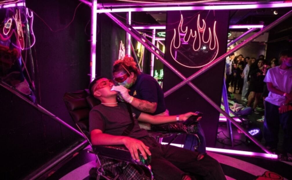 Con intensidad, fuego y adrenalina, Takis presentó “De Todo Mucho”