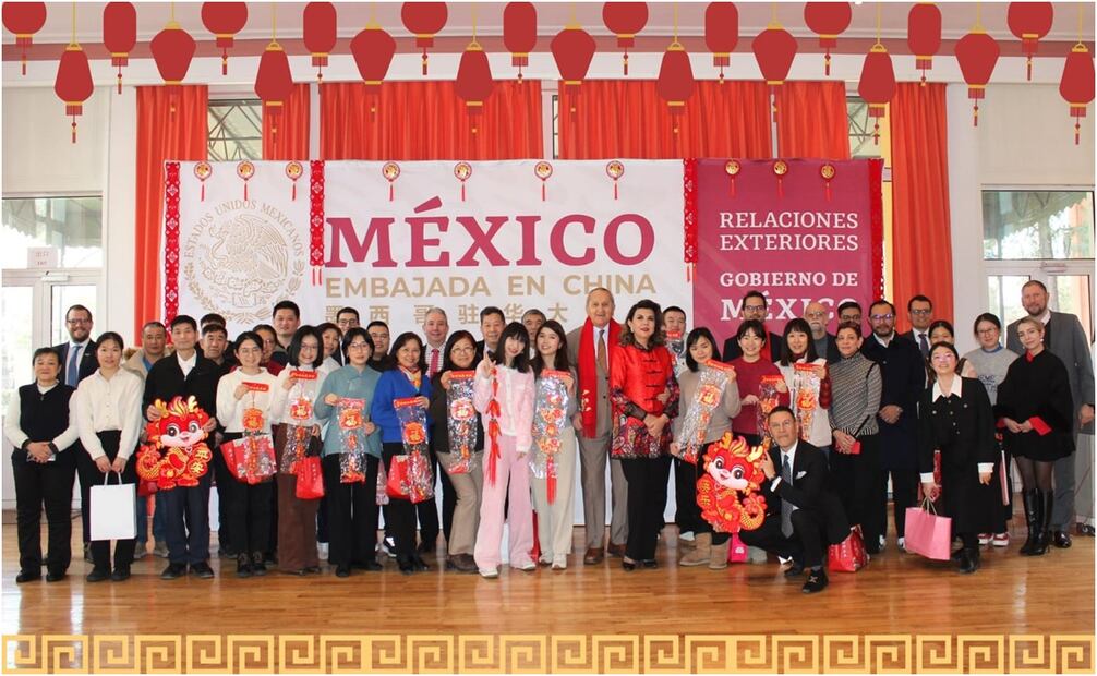 Embajada celebra Año Nuevo Chino en secundaria "República Popular China" de Iztapalapa. Foto: Especial