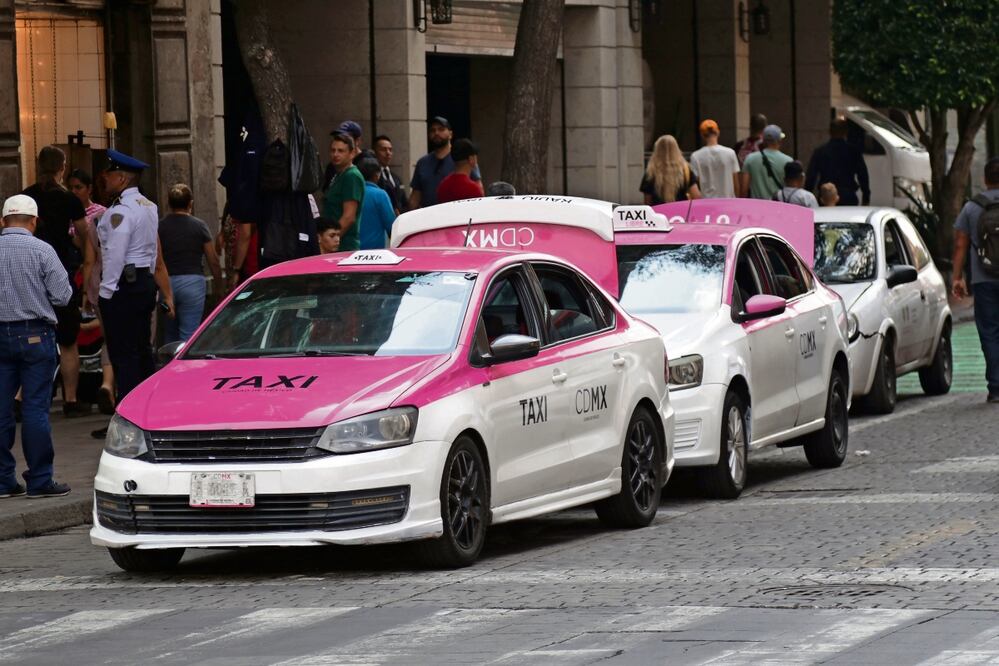 Choferes de taxis afirman que las concesiones hoy en día en su gremio se han devaluado por la competencia que padecen frente a las aplicaciones. Foto: Carlos Mejía | El Universal