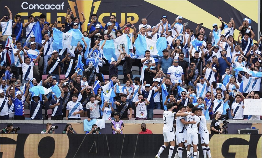 Guatemala festeja su pase a cuartos de final de la Copa Oro / Foto: AP