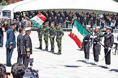 ‘Somos pueblo en uniforme militar, no criminales’, coinciden secretarios de Defensa y Marina