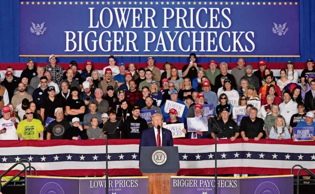 Donald Trump, presidente de Estados Unidos, habló sobre la economía de su país durante su visita de este martes a Clive, Iowa. Foto: Charlie Neibergall / AP