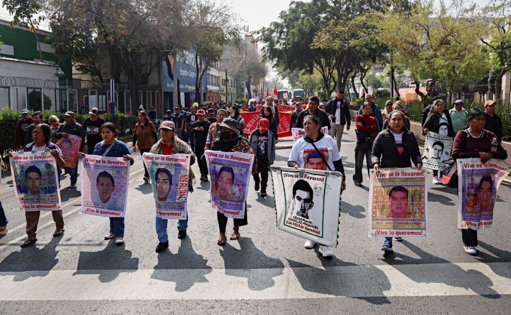 Padres de los 43 de Ayotzinapa realizan misa en la Basílica de Guadalupe (26/12/25) Foto: Hugo Salvador/EL UNIVERSAL