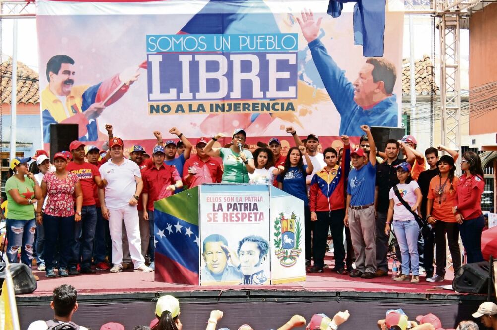 En la ciudad venezolana de San Carlos se realizó un mitin contra la propuesta de la OEA de aplicar la Carta Democrática al país (XINHUA)