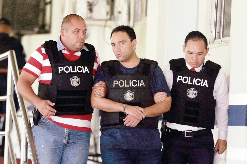 El ex gobernador de Quintana Roo, Roberto Borge (centro), fue capturado en Panamá gracias a las investigaciones de la Interpol (AP)