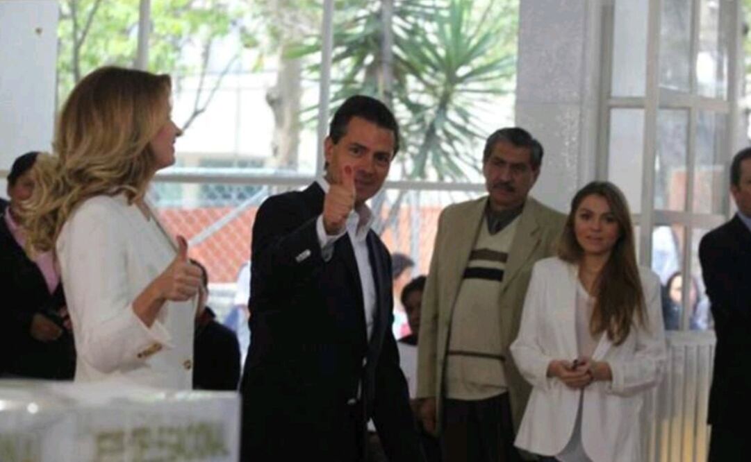 Peña Nieto emitió su voto en la casilla básica de la sección 4990, ubicada en el Jardín de Niños 'El Pípila'. FOTO: Lucía Godínez/EL UNIVERSAL