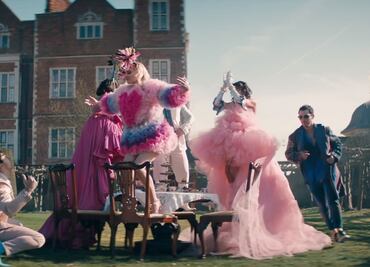 Sophie Turner y Priyanka Chopra protagonizan regreso de los Jonas Brothes