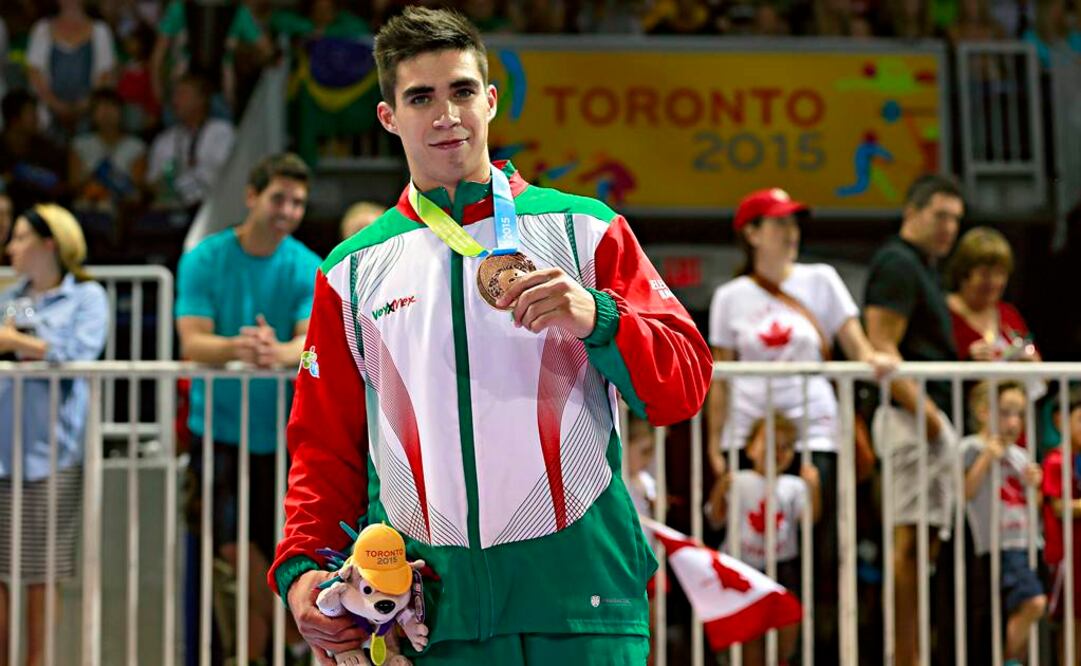 Daniel Corral, bronce en caballo con arzones