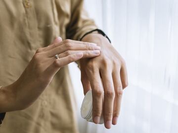 Frío en CDMX; ¿cómo proteger las manos secas y agrietadas por las bajas temperaturas?