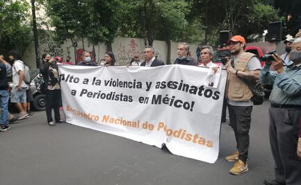 Reporteros y comunicadores protestan en Segob; exigen un alto a la violencia contra periodistas