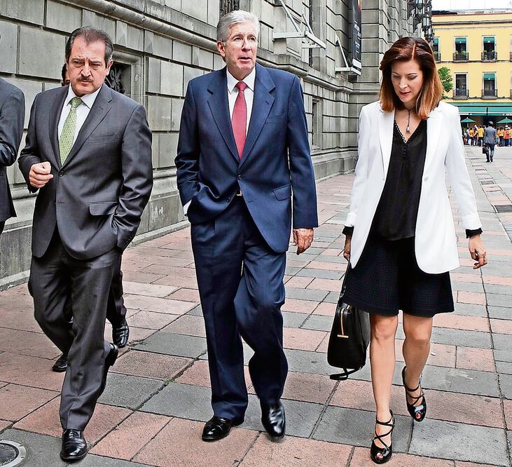 Jorge Juraidini, director de Telecomm, con Gerardo Ruiz Esparza, titular de la SCT, y la subsecretaria Mónica Aspe (LUCÍA GODÍNEZ. EL UNIVERSAL)