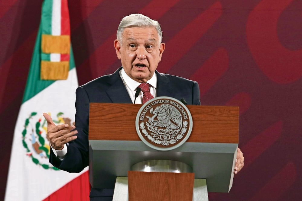 Las infracciones por las que el Presidente ha sido denunciado son: vulneración a las reglas de acceso a los medios de comunicación, difusión de propaganda calumniosa, actos anticipados de precampaña y campaña electoral, entre otras.