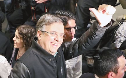 Toma Ebrard publicidad de Gandhi para apoyar a AMLO